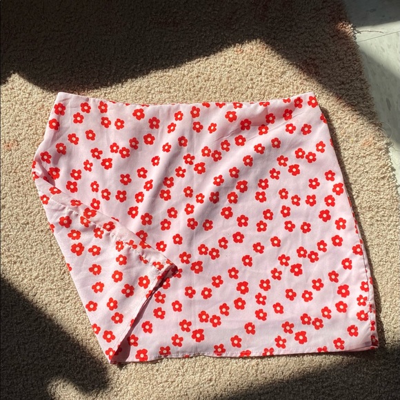 Light pink mini skirt with pink flowers 🌸 - Picture 6 of 6